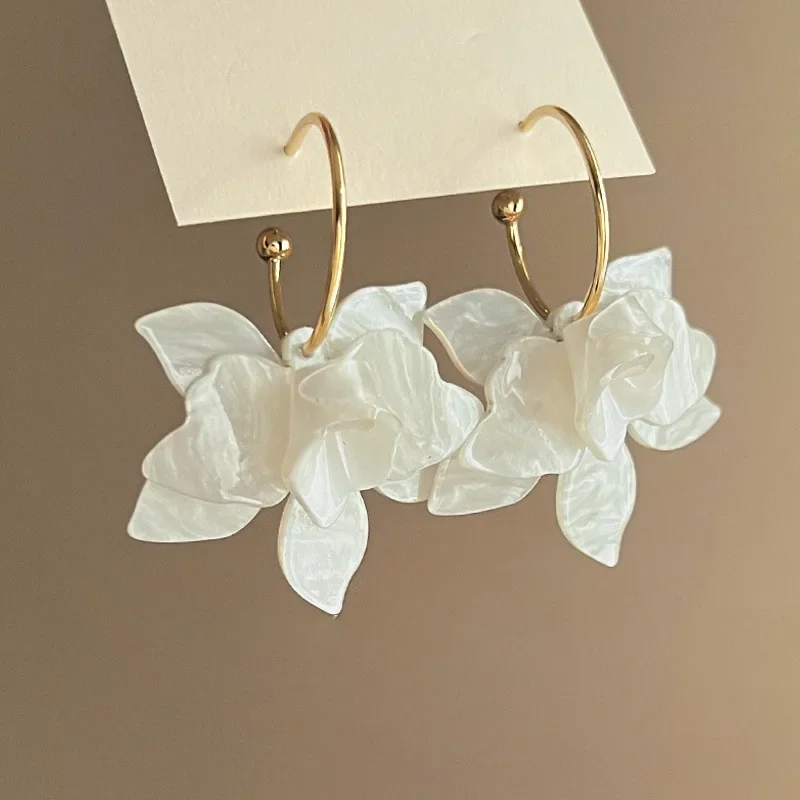 Delicate C Shape Metal White A - Travel Accessories Inc avis et prix