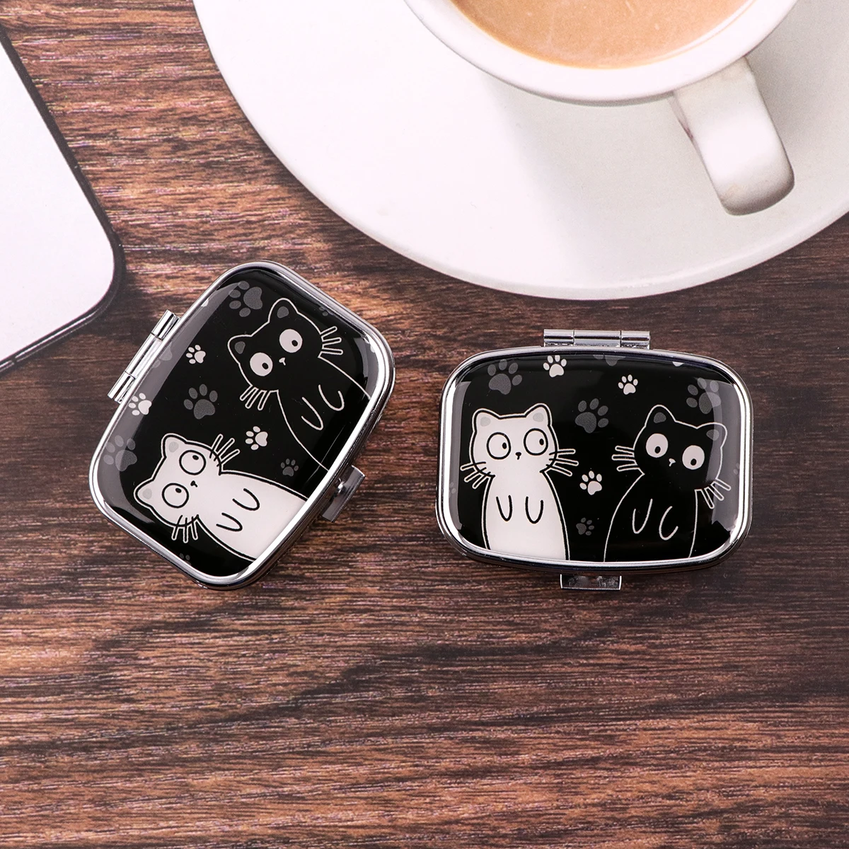 Cartoon Black And White Cat Tr - Travel Accessories Deals avis et prix